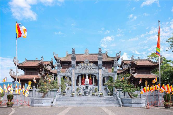Bảo An Thiền Tự (Chùa Trình) nằm ở độ cao 1.604m trong quần thể Ga Hoàng Liên, là điểm dừng chân đầu tiên trước khi du khách bước vào hành trình hành hương lễ Phật và khám phá đỉnh Fansipan huyền thoại. Ảnh: Hoàng Hiếu - TTXVN