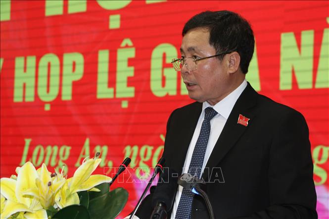 Ông Mai Văn Nhiều, Phó Chủ tịch Phụ trách HĐND tỉnh Long An, phát biểu bế mạc Kỳ họp. Ảnh: Thanh Bình -TTXVN