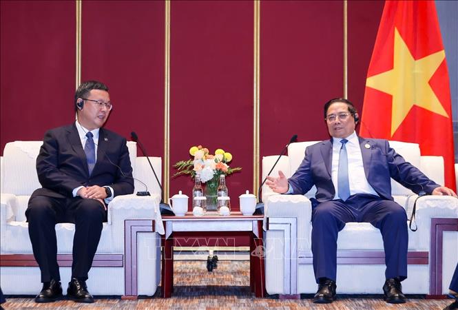 Thủ tướng Phạm Minh Chính tiếp lãnh đạo Tập đoàn xây dựng đường sắt Trung Quốc, Binh đoàn 11 và Tổng Công ty công trình đường sắt. Ảnh: Dương Giang-TTXVN 