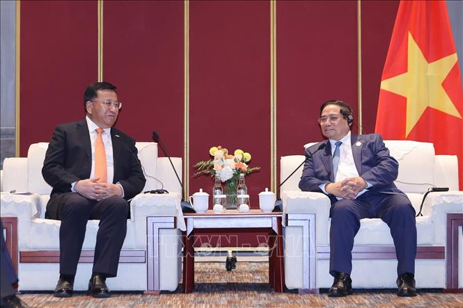 Thủ tướng Phạm Minh Chính tiếp ông Đới Hòa Căn, Chủ tịch Hội đồng quản trị Tập đoàn Xây dựng công trình đường sắt Trung Quốc (CRCC). Ảnh: Dương Giang-TTXVN