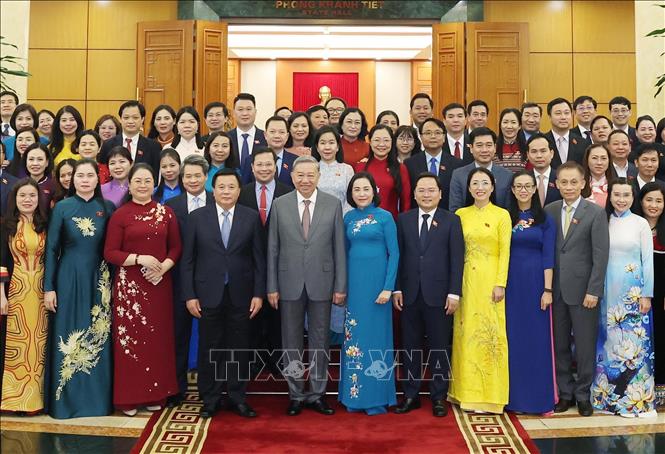 Tổng Bí thư Tô Lâm với Nhóm đại biểu Quốc hội trẻ khóa XV. Ảnh: Thống Nhất – TTXVN