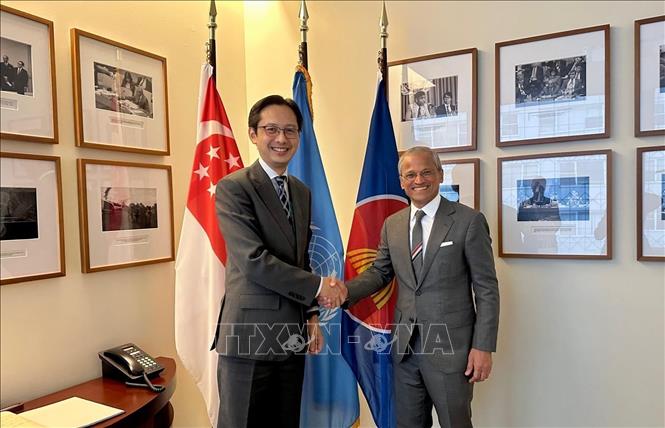 Đại sứ Đỗ Hùng Việt và Đại sứ Singapore. Ảnh: Thanh Tuấn - Phóng viên TTXVN tại Mỹ 