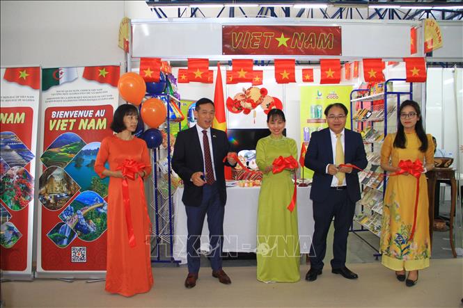 Lễ khai trương gian hàng Việt Nam tại Hội chợ Quốc tế Algiers lần thứ 56. Ảnh: Trung Khánh-PV TTXVN tại Algeria