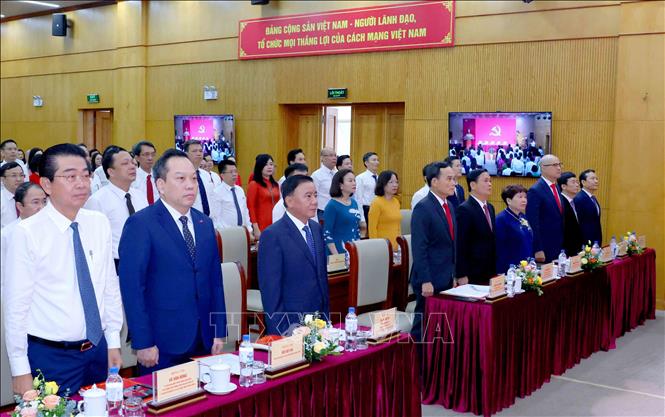 Đại biểu tham dự Đại hội làm lễ chào cờ. Ảnh: Phương Hoa - TTXVN