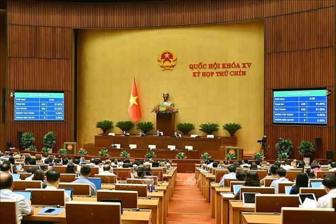 Quốc hội biểu quyết thông qua Luật sửa đổi, bổ sung một số điều của Luật Xử lý vi phạm hành chính. Ảnh: Doãn Tấn - TTXVN