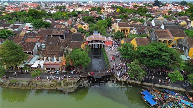 Sức hút vĩnh cửu của di sản không nằm ở những công trình bất động mà ở chính sự sống động của nó trong đời thường. Ảnh: Thanh Tùng - TTXVN 