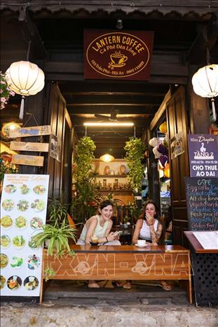 Một góc phố nhỏ yên bình, nơi du khách có thể cảm nhận rõ nhất sự tương tác hài hòa giữa con người và di sản. Ảnh: Thanh Tùng - TTXVN 