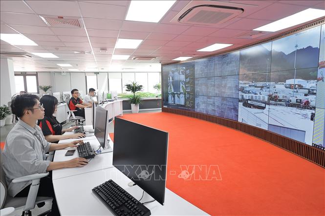 Trung tâm điều hành NOC tích hợp giải pháp số hóa toàn diện để giám sát và điều phối mọi hoạt động tại công viên. Ảnh: Minh Quyết – TTXVN