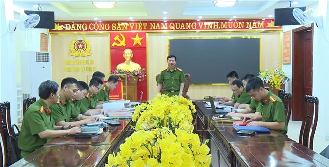 Cơ quan thường trực Ban chuyên án họp bàn phương án triển khai nhiệm vụ chuyên án triệt xóa băng nhóm lừa đảo công nghệ cao xuyên quốc gia, chiếm đoạt hơn 2.000 tỷ đồng. Ảnh: TTXVN phát