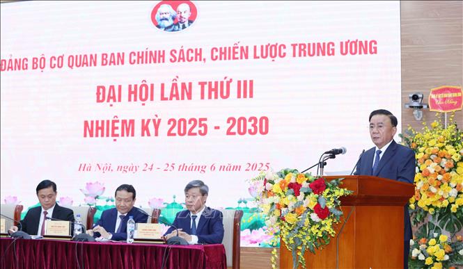 Đồng chí Trần Cẩm Tú, Uỷ viên Bộ Chính trị, Thường trực Ban Bí thư, Bí thư Đảng uỷ các cơ quan Đảng Trung ương phát biểu chỉ đạo Đại hội. Ảnh: Phương Hoa - TTXVN 