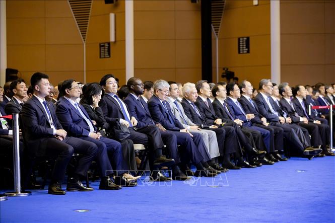 Thủ tướng Phạm Minh Chính và các đại biểu tham dự Phiên khai mạc Hội nghị thường niên các nhà tiên phong lần thứ 16 của Diễn đàn Kinh tế Thế giới (WEF 16 Thiên Tân 2025). Ảnh: Dương Giang-TTXVN