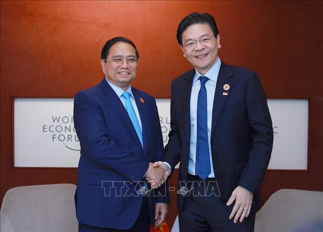 Thủ tướng Phạm Minh Chính gặp Thủ tướng Singapore Lawrence Wong. Ảnh: Dương Giang-TTXVN
