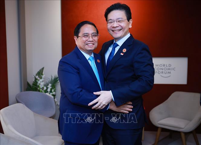 Thủ tướng Phạm Minh Chính gặp Thủ tướng Singapore Lawrence Wong. Ảnh: Dương Giang-TTXVN
