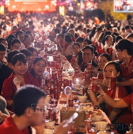 Các gia đình tham gia chương trình “Gia đình vui Tết - Gia đình gắn kết - Làm nên Tết diệu kỳ” tại Thành phố Hồ Chí Minh (1/2024). Ảnh: Hồng Giang – TTXVN