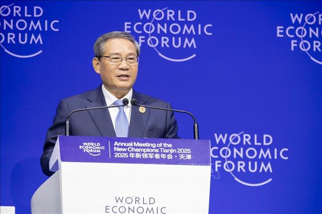 Chinese Premier Li Qiang speaks at the opening plenary session of the 16th Annual Meeting of the New Champions of the World Economic Forum (WEF). VNA Photo: Dương Giang