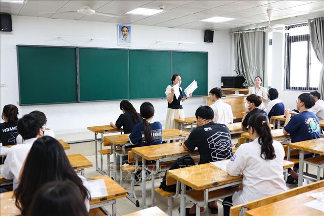 Hội đồng thi thành phố Hà Nội bố trí 5.587 phòng phục vụ công tác coi thi, trong đó có 5172 phòng thi; 182 phòng chờ, và 233 phòng dự phòng; bố trí 233 điểm thi trên địa bàn 30 quận, huyện, thị xã. Ảnh: Thanh Tùng - TTXVN 