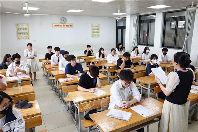 Toàn thành phố Hà Nội có 124.072 thí sinh đăng ký dự thi, trong đó có 2.565 thí sinh dự thi theo Chương trình Giáo dục phổ thông 2006 và 121.507 thí sinh dự thi theo Chương trình Giáo dục phổ thông 2018. Ảnh: Thanh Tùng - TTXVN