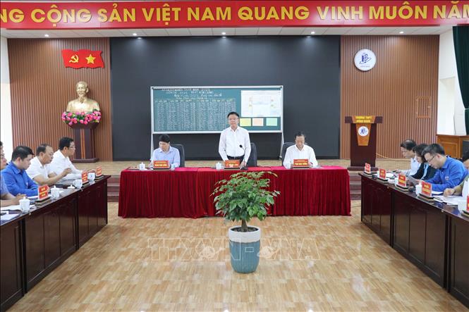 Phó Thủ tướng Lê Thành Long kiểm tra công tác chuẩn bị cho kỳ thi THPT tại Hải Phòng. Ảnh: Hoàng Ngọc - TTXVN 