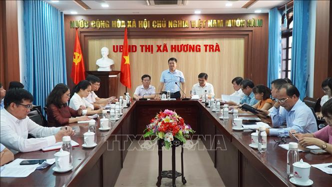 Phó Chủ tịch Thường trực UBND thành phố Nguyễn Thanh Bình phát biểu tại buổi làm việc với thị xã Hương Trà. Ảnh: Tường Vi - TTXVN             