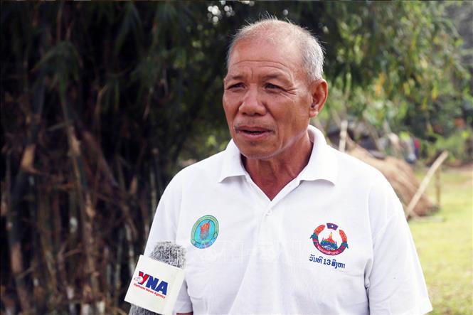 Nghệ nhân khèn Lào Buavanh Oudomsuk chia sẻ về cái duyên đến với Khèn Lào. Ảnh: Xuân Tú - PV TTXVN tại Lào