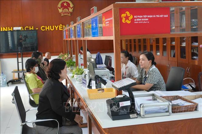 Bộ phận tiếp nhận và trả kết quả tại xã Bình Khánh, huyện Cần Giờ, Thành phố Hồ Chí Minh vẫn hoạt động bình thường. Ảnh: Hữu Duyên - TTXVN
