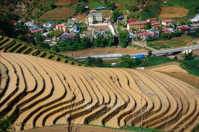 Ruộng bậc thang đầy ắp nước ở xã Kim Nọi, huyện Mù Cang Chải mang vẻ đẹp diệu kỳ. Ảnh: Tuấn Anh-TTXVN