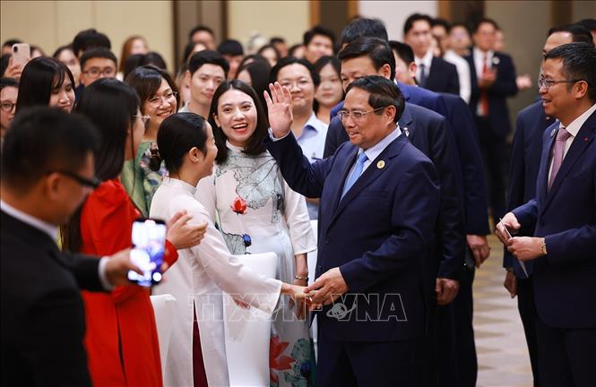 Thủ tướng Phạm Minh Chính gặp cộng đồng, lưu học sinh Việt Nam tại khu vực Bắc Kinh, Thiên Tân, Hà Bắc. Ảnh: Dương Giang-TTXVN  
