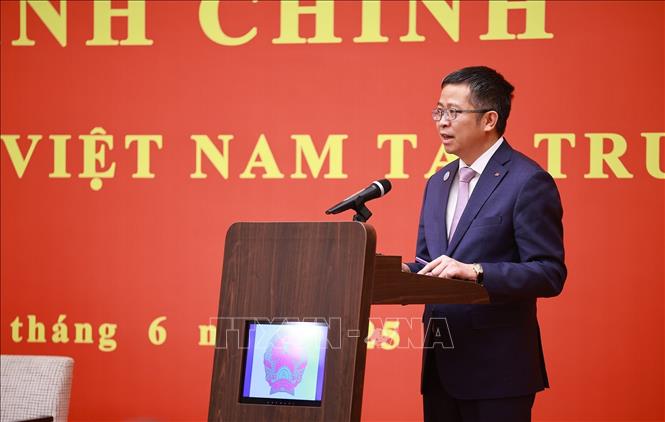 Đại sứ Việt Nam tại Trung Quốc Phạm Thanh Bình báo cáo tình hình cộng đồng người Việt Nam tại Trung Quốc. Ảnh: Dương Giang-TTXVN