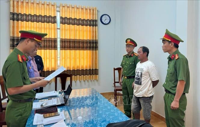 Các đối tượng liên quan bị khởi tố về hành vi lừa đảo chiếm đoạt tài sản. Ảnh: TTXVN phát