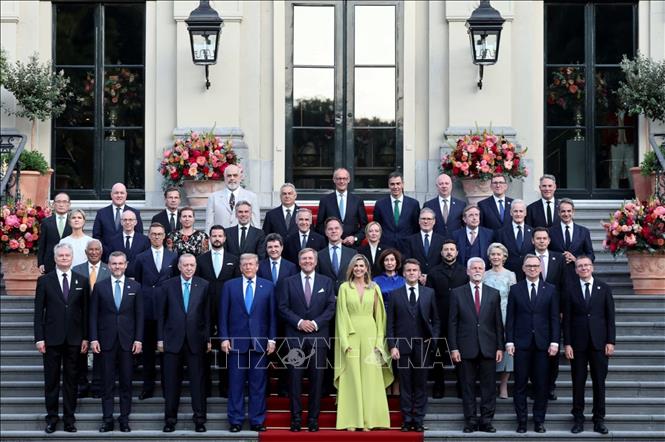 Lãnh đạo các nước thành viên NATO chụp ảnh chung tại Hội nghị thượng đỉnh NATO ở La Hay (Hà Lan) ngày 24/6/2025. Ảnh: Reuters/TTXVN