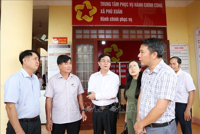 Đoàn công tác của tỉnh Đắk Lắk kiểm tra công tác vận hành thử nghiệm mô hình hoạt động chính quyền địa phương cấp xã (mới) tại xã Phú Xuân. Ảnh: Hoài Thu – TTXVN