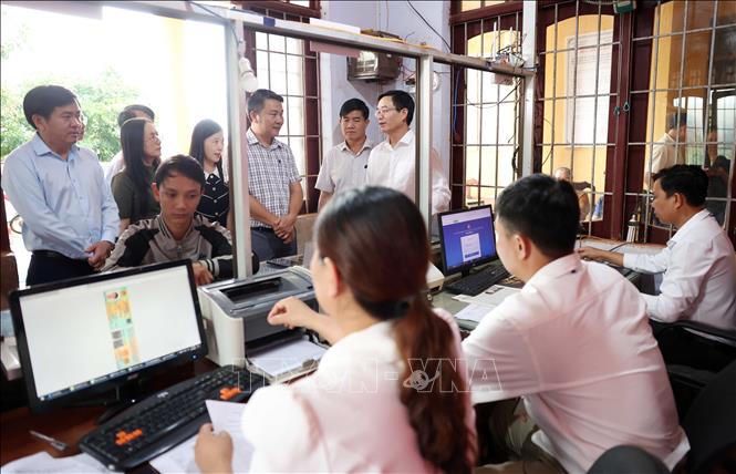 Đoàn công tác của tỉnh Đắk Lắk kiểm tra công tác vận hành thử nghiệm mô hình hoạt động chính quyền địa phương cấp xã (mới) tại xã Phú Xuân. Ảnh: Hoài Thu – TTXVN