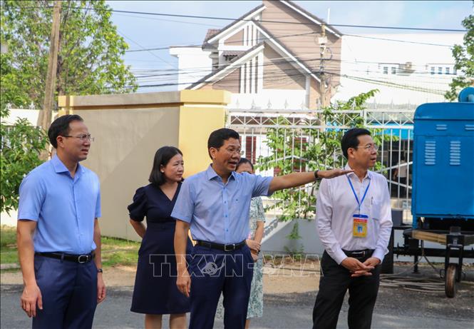 Ban Chỉ đạo Kỳ thi tốt nghiệp THPT năm 2025 tỉnh Tây Ninh kiểm tra công tác tổ chức kỳ thi tốt nghiệp THPT tại Trường THPT Tây Ninh. Ảnh: Giang Phương - TTXVN