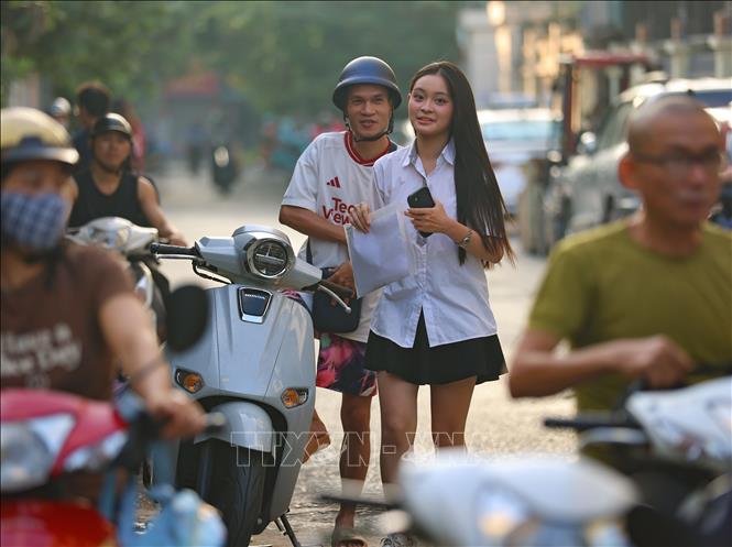 Cùng với thí sinh trên cả nước, sáng 26/6/2025, thí sinh Hà Nội bước vào môn thi đầu tiên, môn Ngữ văn với thời gian làm bài 120 phút. Ảnh: Thanh Tùng - TTXVN