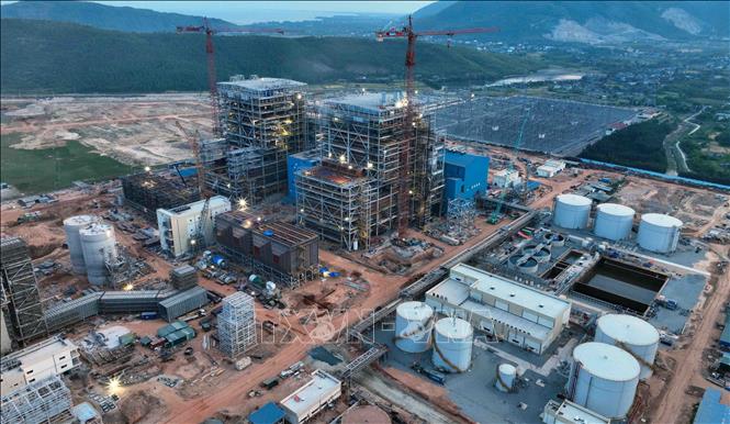 Dự án nhà máy Nhiệt điện Quảng Trạch đang dần hoàn thành các mốc thi công quan trọng, phấn đấu hòa lưới điện tổ máy 1 trước ngày 2/9/2025. Ảnh: Vũ Sinh – TTXVN
