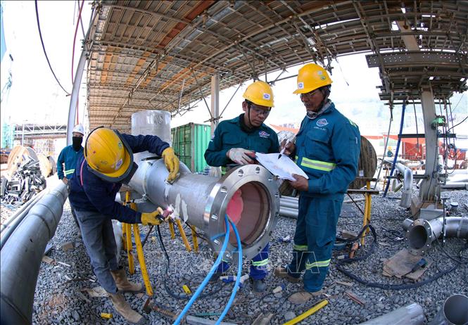 Đến nay, công tác thi công, lắp đặt của dự án Nhà máy Nhiệt điện Quảng Trạch 1 đạt 47,66% khối lượng. Ảnh: Vũ Sinh – TTXVN