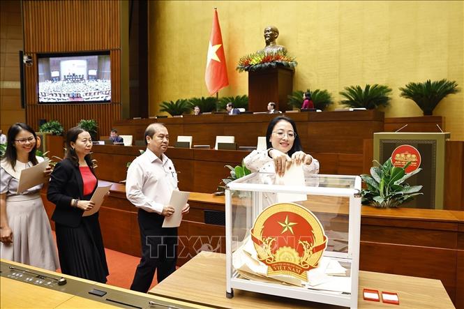 NA deputies cash their votes. VNA Photo: Doãn Tấn