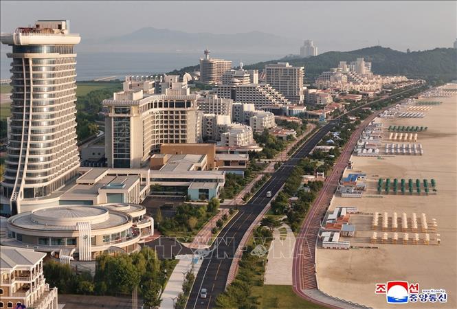 Quang cảnh khu du lịch ven biển Kalma, Triều Tiên, ngày 24/6/2025. Ảnh: Yonhap/TTXVN