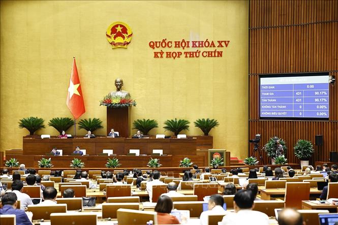 Quốc hội biểu quyết thông qua Nghị quyết của Quốc hội phê chuẩn danh sách Phó Chủ tịch và Ủy viên Hội đồng bầu cử quốc gia. Ảnh: Doãn Tấn - TTXVN
