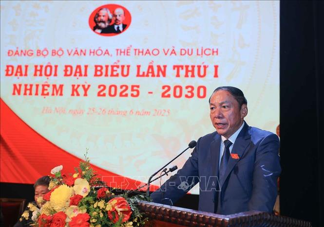 Uỷ viên Trung ương Đảng, Uỷ viên Ban thường vụ Đảng uỷ Chính phủ, Bí thư Đảng uỷ, Bộ trưởng Bộ VH,TT&DL Nguyễn Văn Hùng phát biểu. Ảnh: Hoàng Hiếu - TTXVN