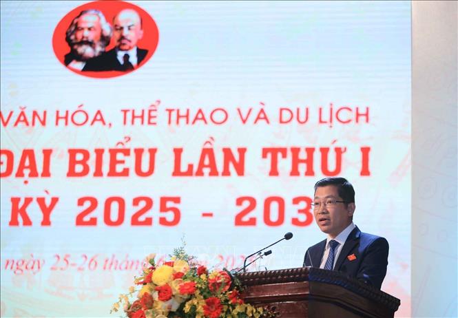 Cục trưởng Cục Báo chí Lưu Đình Phúc trình bày tham luận tại Đại hội. Ảnh: Hoàng Hiếu - TTXVN