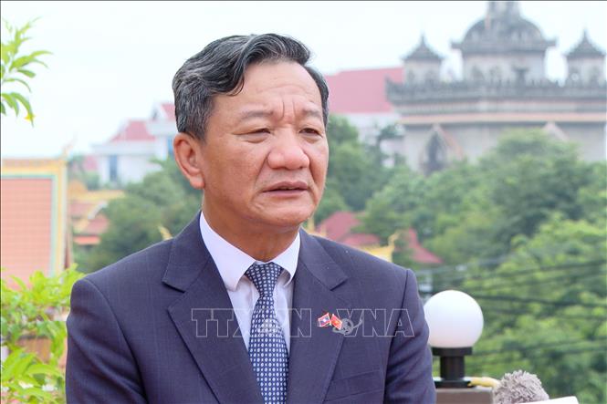 Ông Nguyễn Minh Tâm, Đại sứ Việt Nam tại Lào trả lời phỏng vấn phóng viên TTXVN. Ảnh: Đỗ Bá Thành. PV TTXVN tại Lào