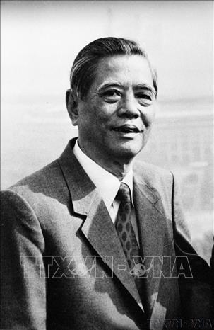 Tổng Bí thư Nguyễn Văn Linh - Người học một trò xuất sắc của Chủ tịch Hồ Chí Minh, nhà lãnh đạo có uy tín lớn của Đảng, Nhà nước và nhân dân, người bạn tin cậy của bạn bè quốc tế (1989). Ảnh: TTXVN