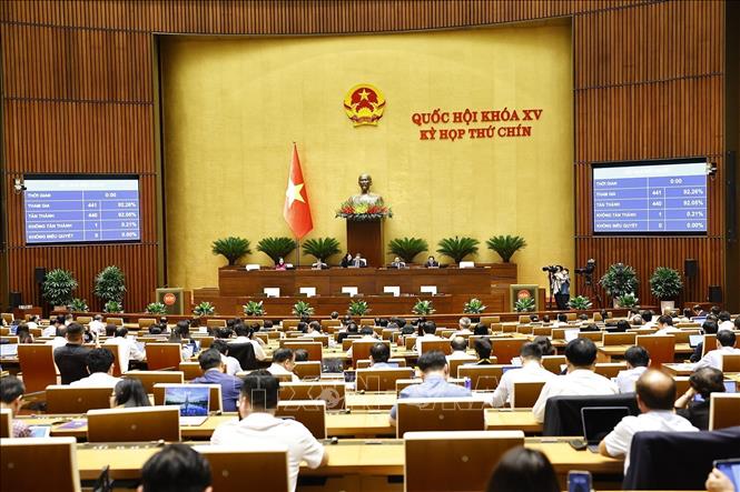 Quốc hội thông qua Nghị quyết về miễn, hỗ trợ học phí đối với trẻ em mầm non, học sinh phổ thông, người học chương trình giáo dục phổ thông tại các cơ sở giáo dục trong hệ thống giáo dục quốc dân. Ảnh: Doãn Tấn - TTXVN