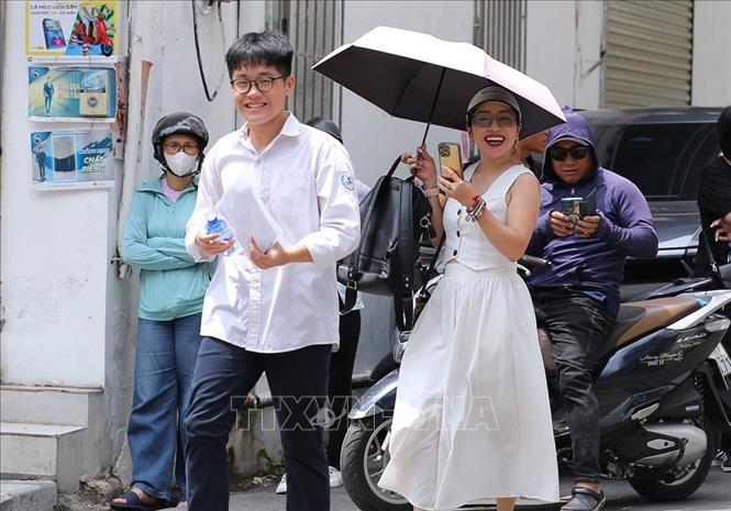 Hạnh phúc khi luôn có mẹ đồng hành. Ảnh: Khánh Hoà - TTXVN