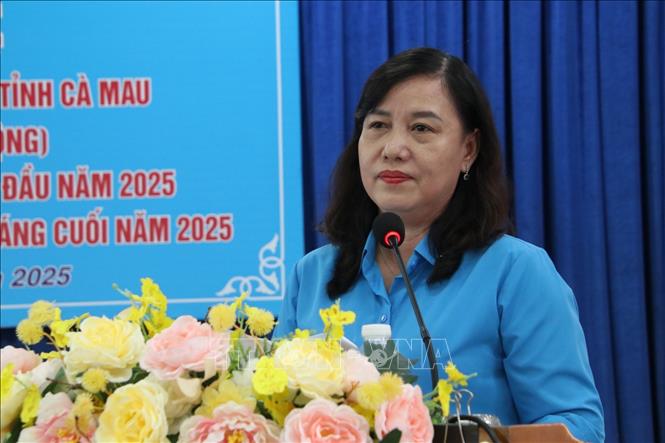 Chủ tịch Liên đoàn Lao đông tỉnh Cà Mau Huỳnh Út Mười phát biểu. Ảnh: Kim Há - TTXVN
