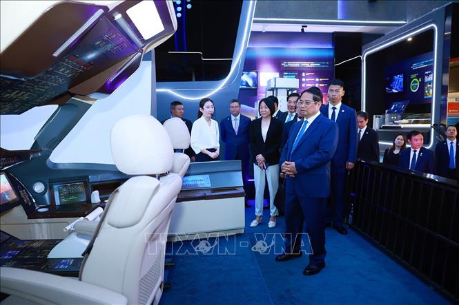 Thủ tướng Phạm Minh Chính thăm Triển lãm thành tựu phát triển của Khu Phố Đông. Ảnh: Dương Giang-TTXVN
