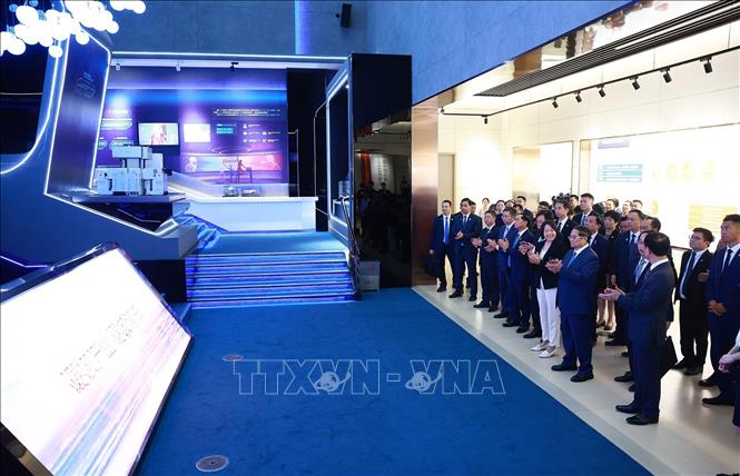 Thủ tướng Phạm Minh Chính thăm Triển lãm thành tựu phát triển của Khu Phố Đông. Ảnh: Dương Giang-TTXVN
