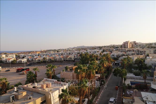 Thành phố Eilat có cửa khẩu sang Taba (Ai Cập) và Aqaba (Jordan) - thuận tiện cho khách du lịch khám phá ba quốc gia chỉ trong một chuyến đi. Ảnh: Thanh Bình - PV TTXVN tại Israel