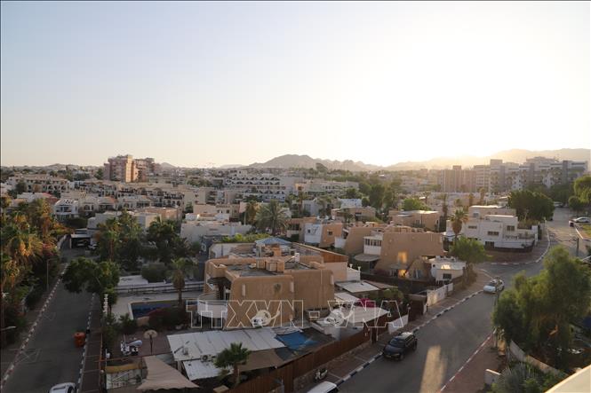 Thành phố Eilat có cửa khẩu sang Taba (Ai Cập) và Aqaba (Jordan) - thuận tiện cho khách du lịch khám phá ba quốc gia chỉ trong một chuyến đi. Ảnh: Thanh Bình - PV TTXVN tại Israel
